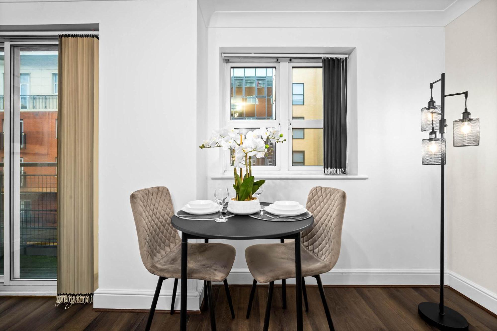 Luxury - Centre - Smart Tv - Wifi - Balcony - 4qb *